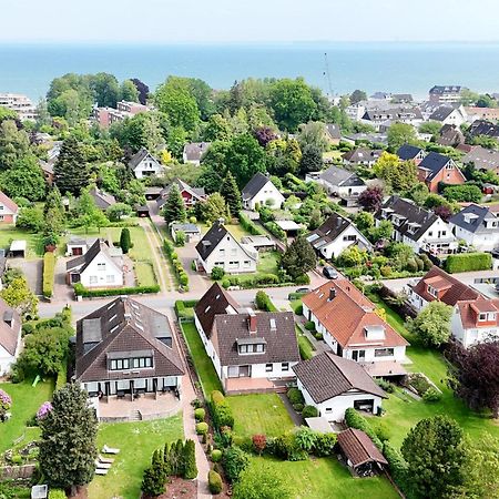 Nur 7 Gehminuten Zum Strand, Sehr Hochwertige Ferienwohnung Mit Terrasse In Ruhiger Lage, Inklusive Parkplatz Und Fahrradunterstellplatz Laesst Keine Wuensche Offen 샬베우츠 외부 사진