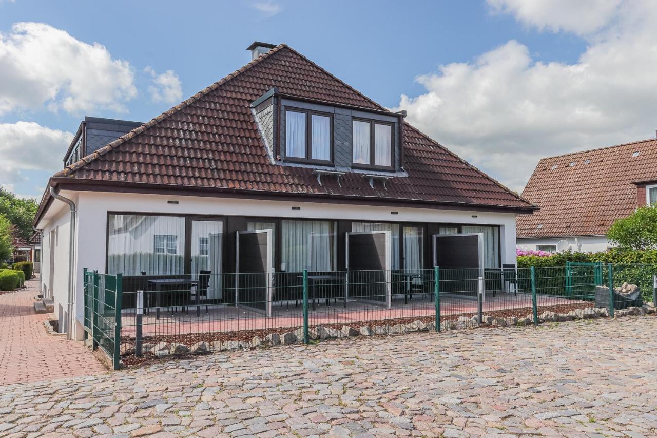 Nur 7 Gehminuten Zum Strand, Sehr Hochwertige Ferienwohnung Mit Terrasse In Ruhiger Lage, Inklusive Parkplatz Und Fahrradunterstellplatz Laesst Keine Wuensche Offen 샬베우츠 외부 사진