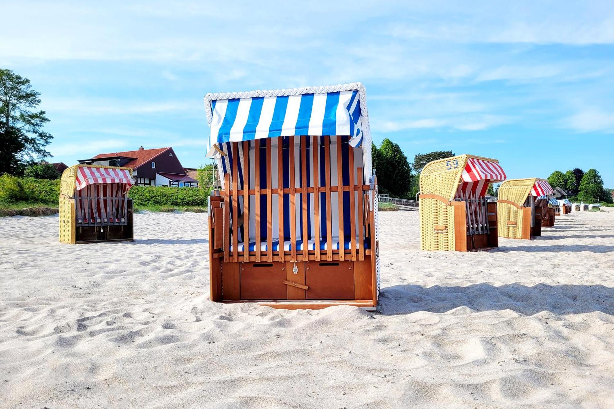 Nur 7 Gehminuten Zum Strand, Sehr Hochwertige Ferienwohnung Mit Terrasse In Ruhiger Lage, Inklusive Parkplatz Und Fahrradunterstellplatz Laesst Keine Wuensche Offen 샬베우츠 외부 사진