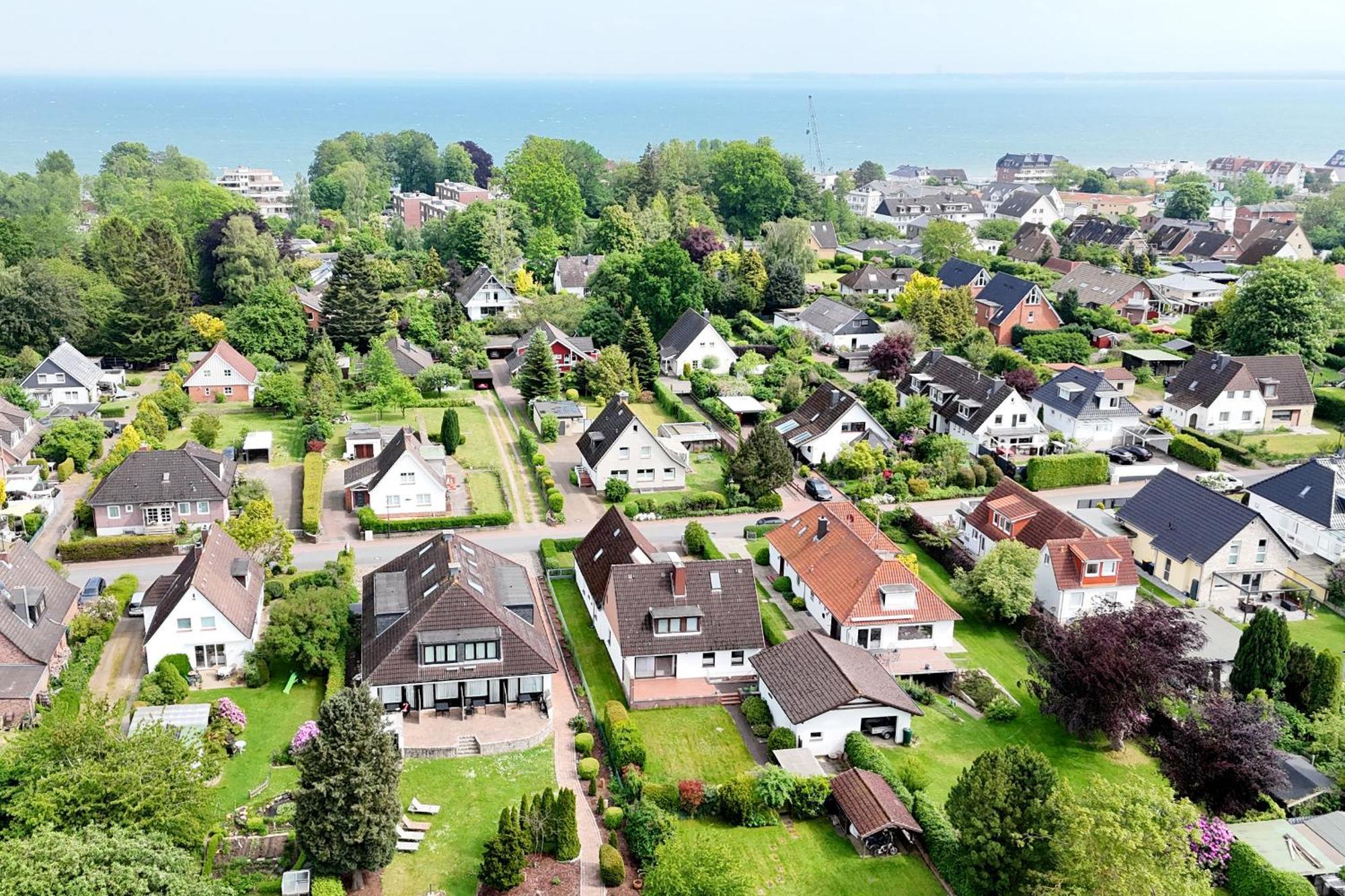 Nur 7 Gehminuten Zum Strand, Sehr Hochwertige Ferienwohnung Mit Terrasse In Ruhiger Lage, Inklusive Parkplatz Und Fahrradunterstellplatz Laesst Keine Wuensche Offen 샬베우츠 외부 사진